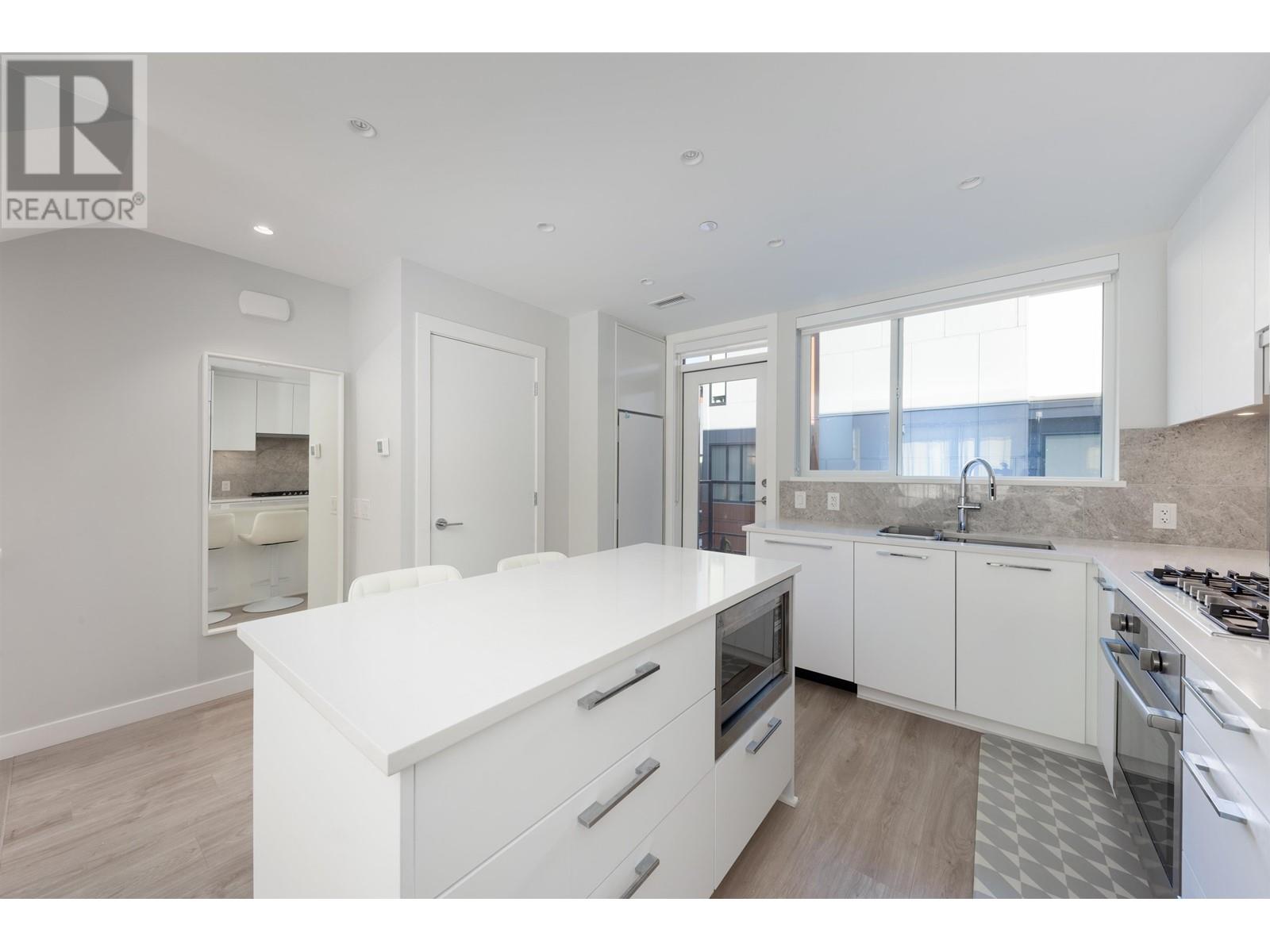 Listing Picture 13 of 24 : 7 2728 ACADIA ROAD, Vancouver / 溫哥華 - 魯藝地產 Yvonne Lu Group - MLS Medallion Club Member