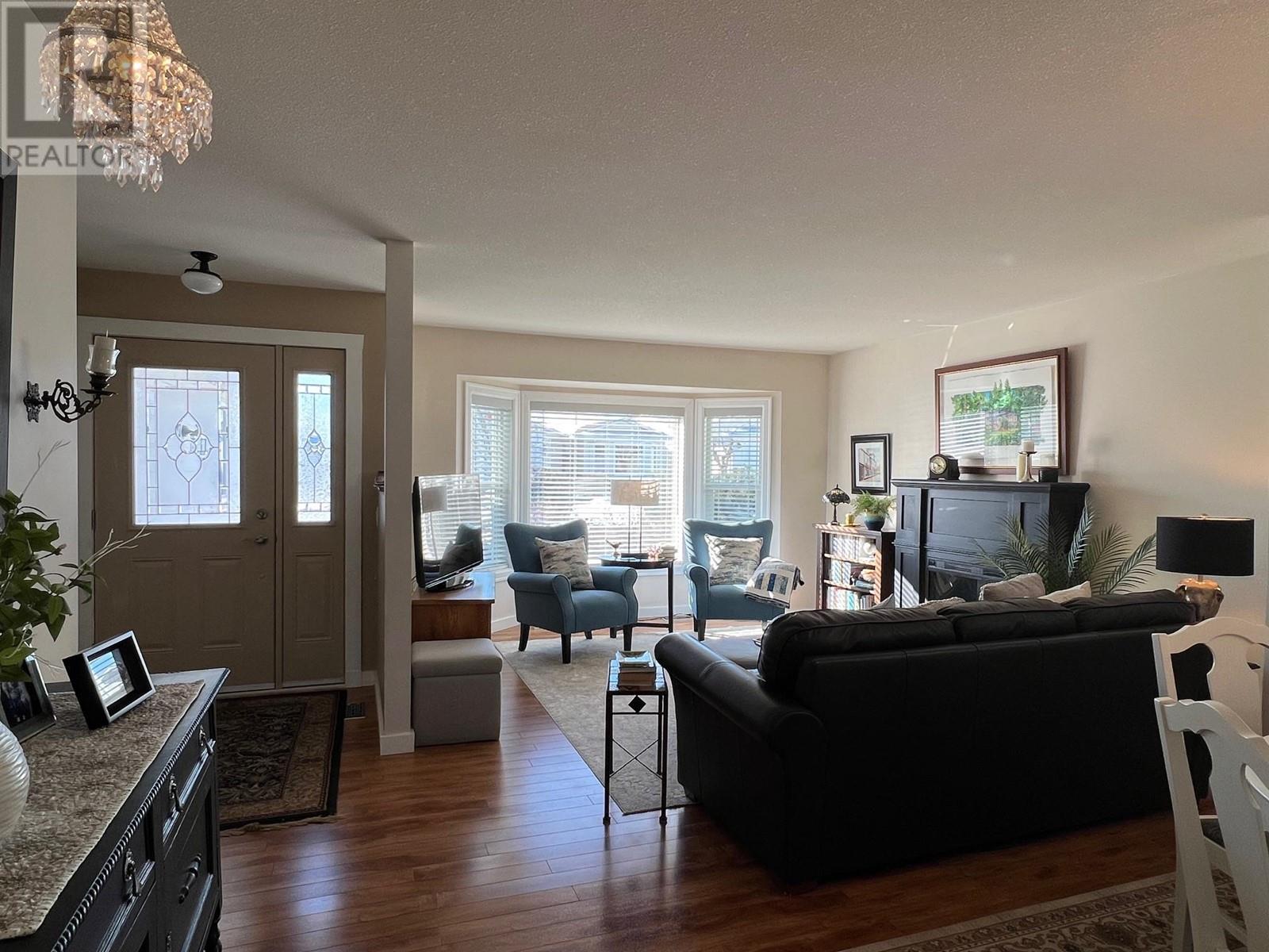 Property at 814 8 Avenue image 3