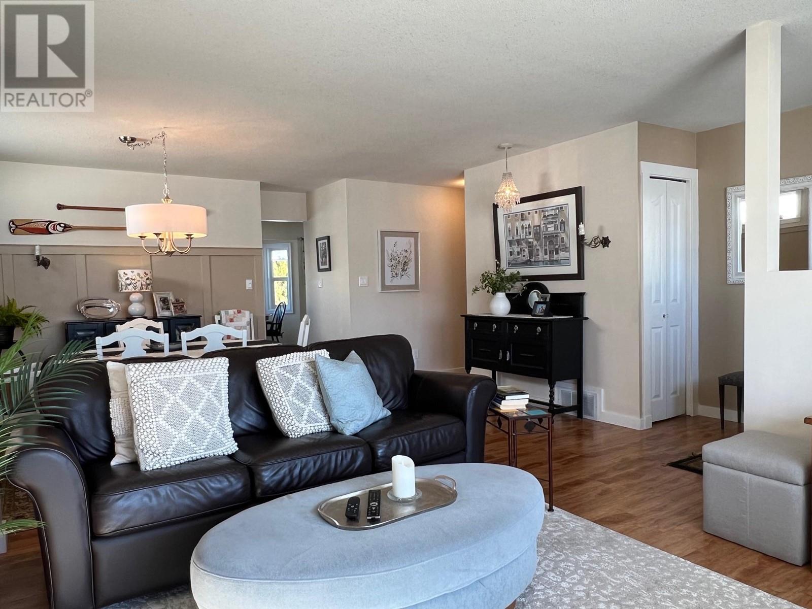 Property at 814 8 Avenue image 4