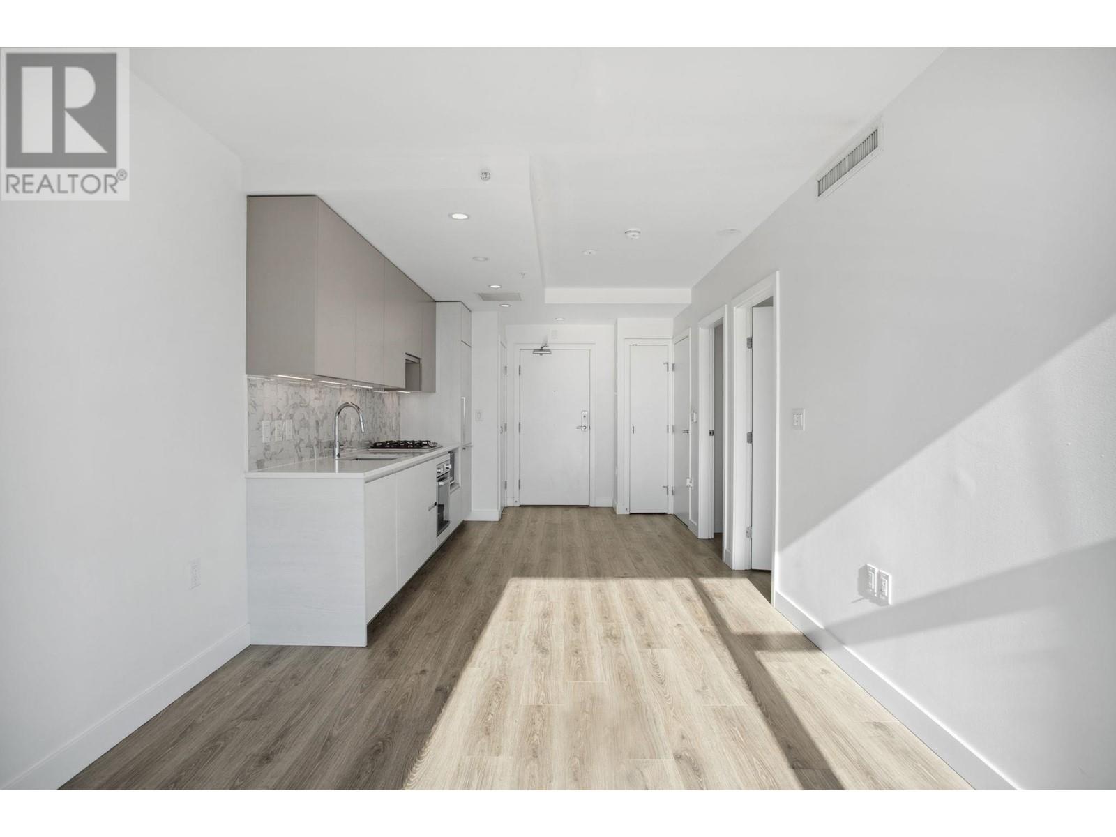 Listing Picture 11 of 33 : 412 8181 CHESTER STREET, Vancouver / 溫哥華 - 魯藝地產 Yvonne Lu Group - MLS Medallion Club Member