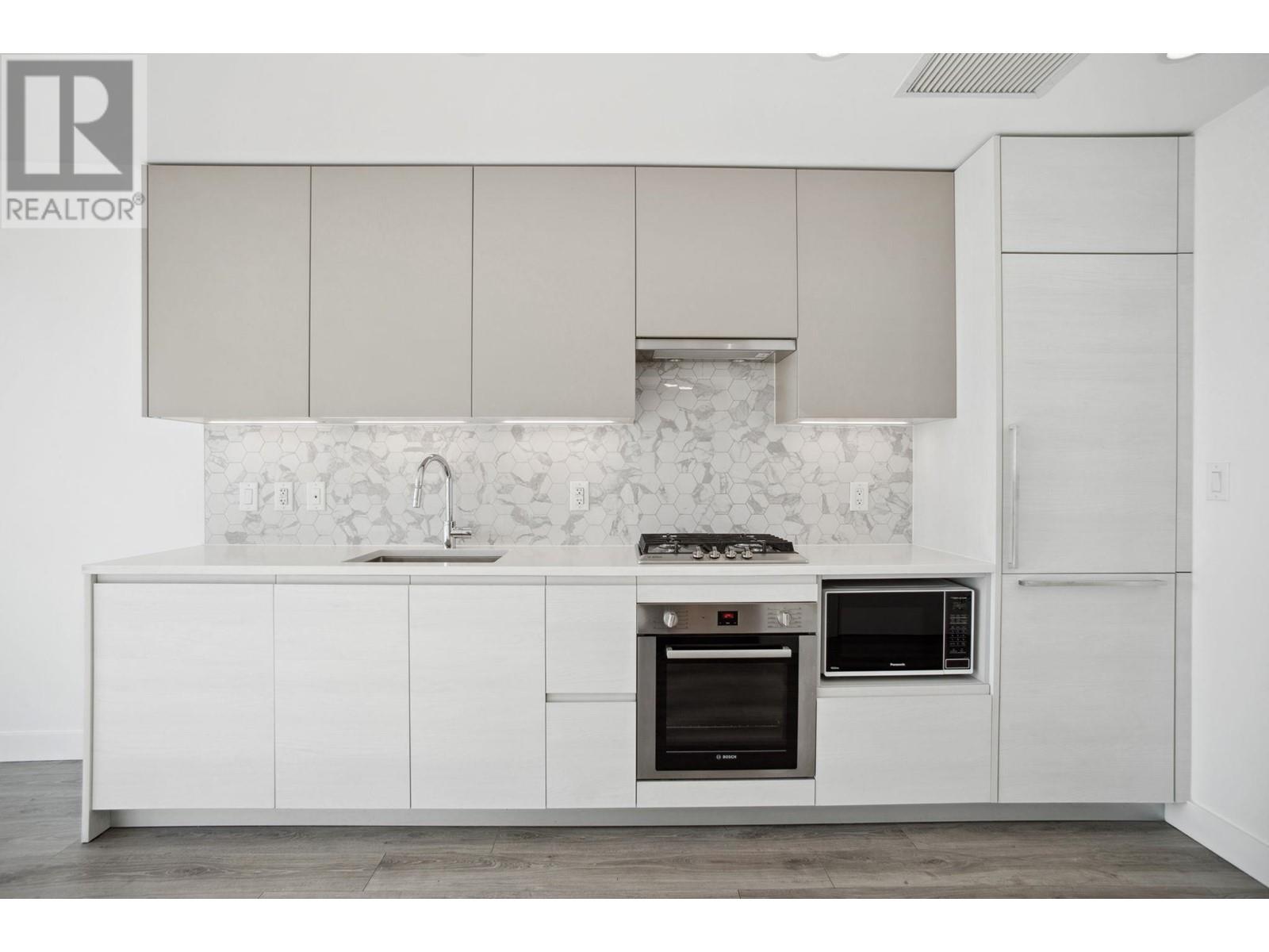 Listing Picture 12 of 33 : 412 8181 CHESTER STREET, Vancouver / 溫哥華 - 魯藝地產 Yvonne Lu Group - MLS Medallion Club Member