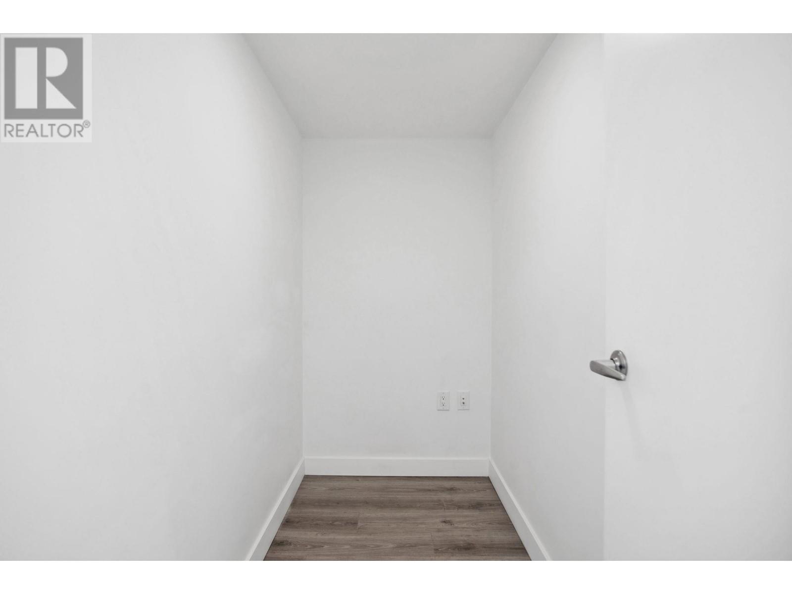 Listing Picture 13 of 33 : 412 8181 CHESTER STREET, Vancouver / 溫哥華 - 魯藝地產 Yvonne Lu Group - MLS Medallion Club Member