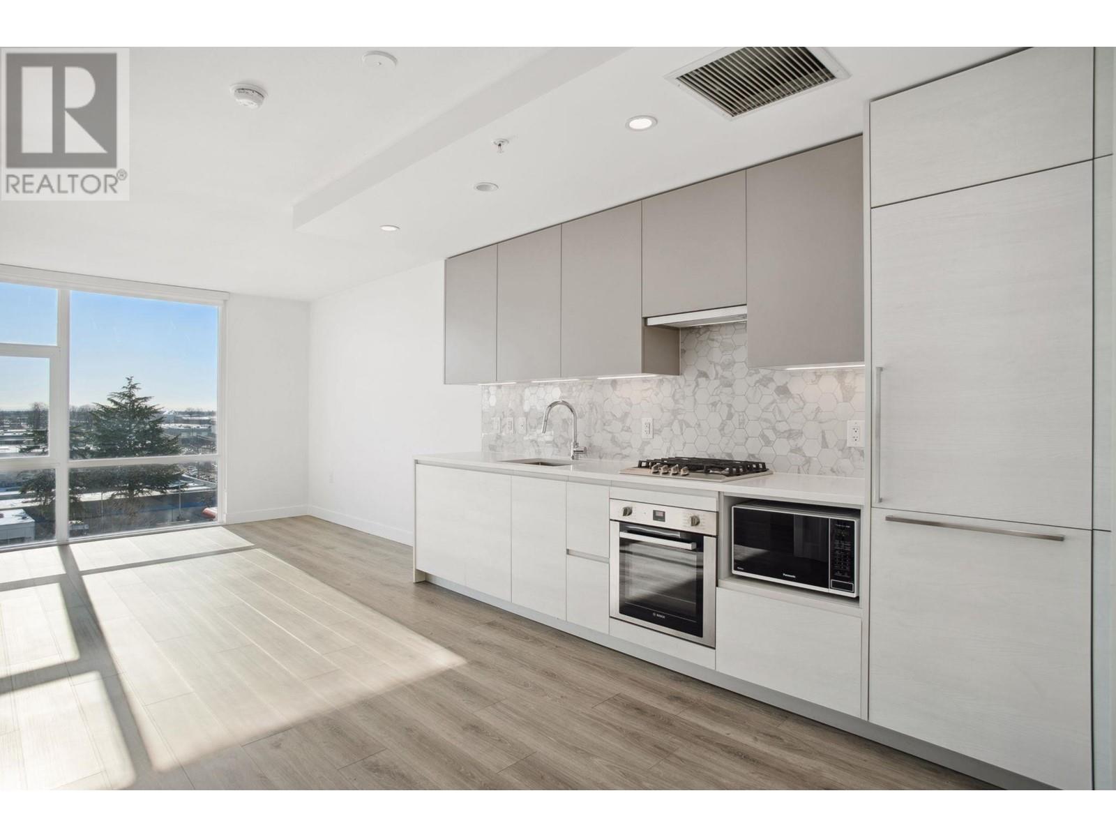 Listing Picture 7 of 33 : 412 8181 CHESTER STREET, Vancouver / 溫哥華 - 魯藝地產 Yvonne Lu Group - MLS Medallion Club Member