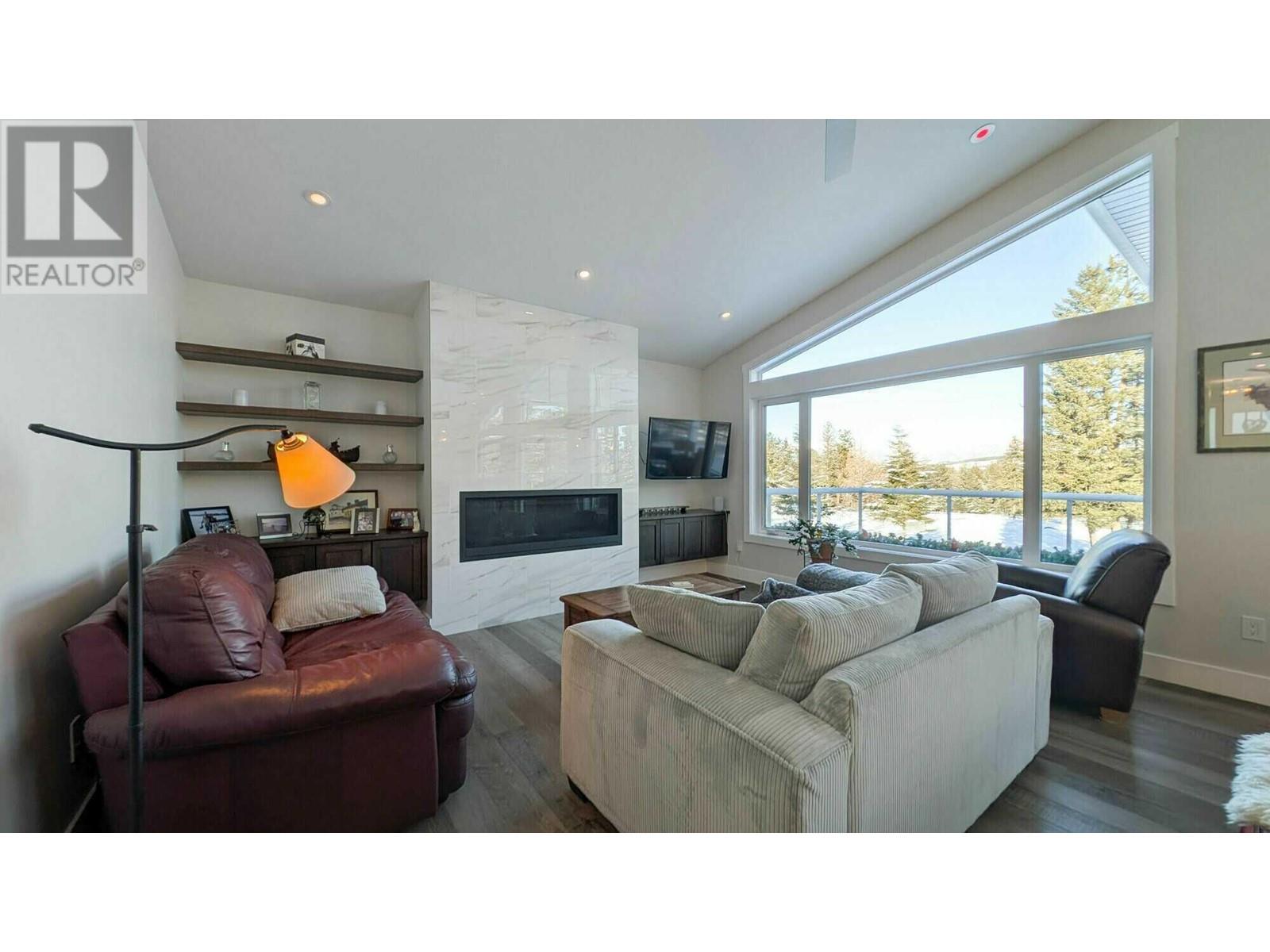 Property at 328 Legacy Lookout image 2