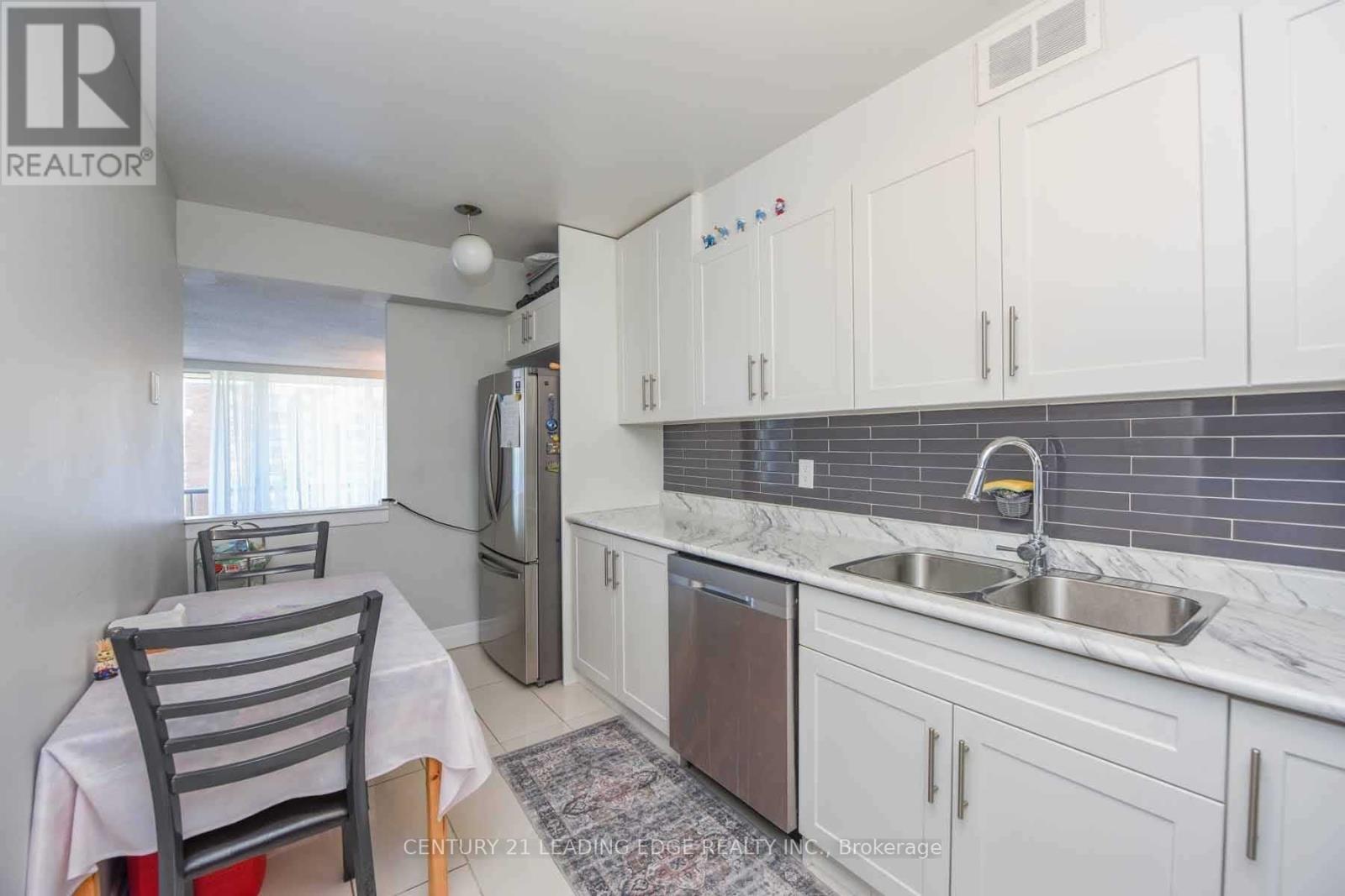 Property at 811 - 25 FOUR WINDS DRIVE image 3