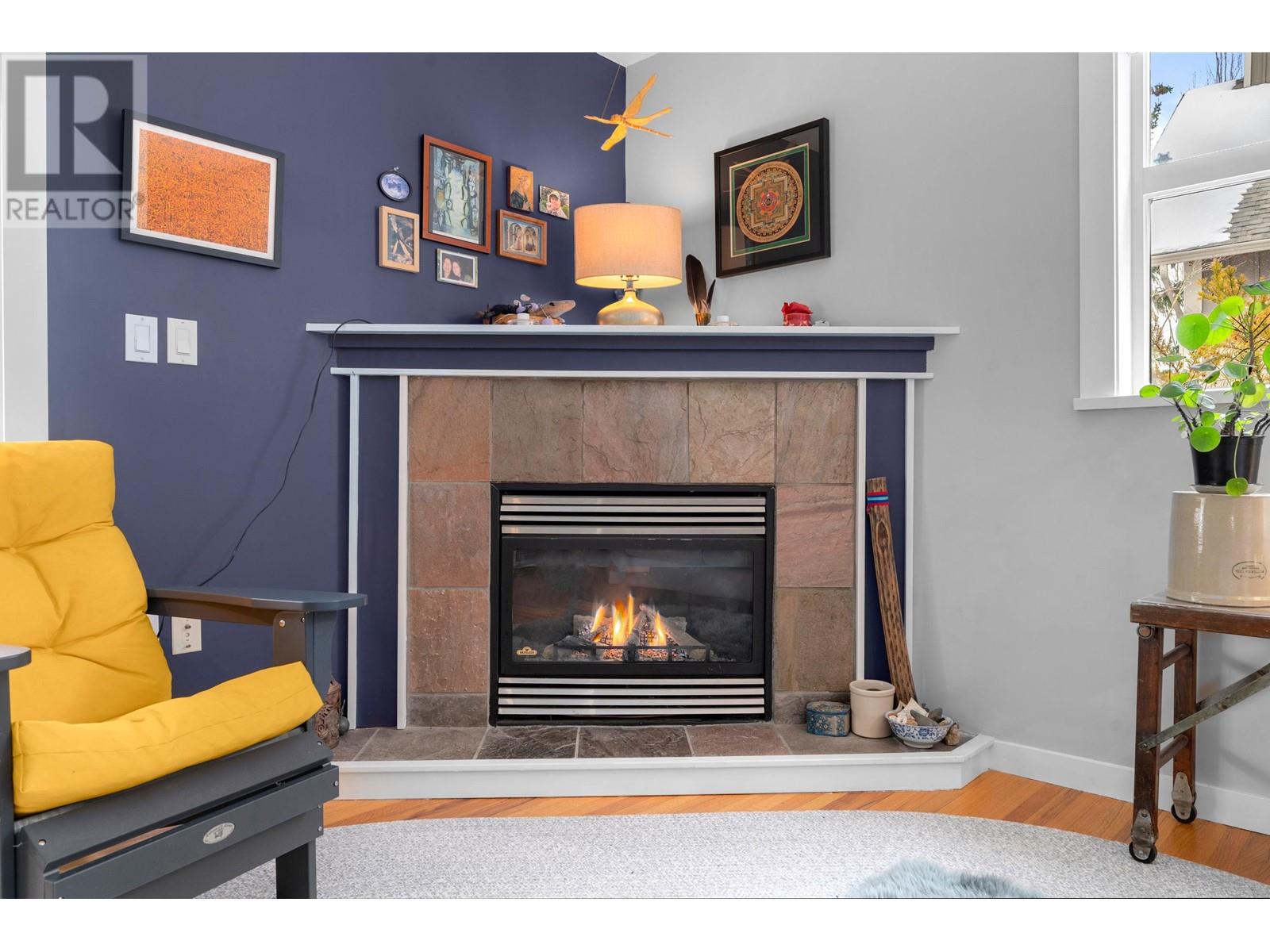 Listing Picture 6 of 31 : 201 4272 ALBERT STREET, Burnaby / 本拿比 - 魯藝地產 Yvonne Lu Group - MLS Medallion Club Member