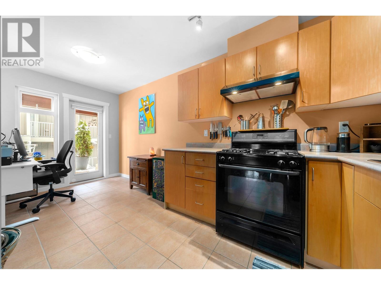 Listing Picture 11 of 31 : 201 4272 ALBERT STREET, Burnaby / 本拿比 - 魯藝地產 Yvonne Lu Group - MLS Medallion Club Member