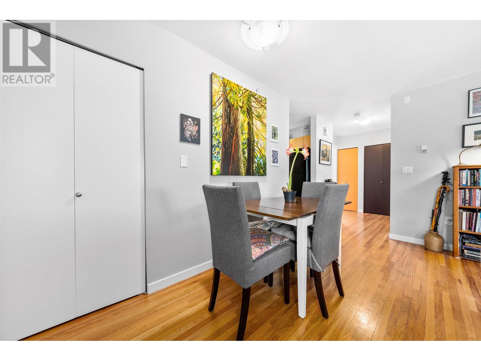 Listing Picture 7 of 31 : 201 4272 ALBERT STREET, Burnaby / 本拿比 - 魯藝地產 Yvonne Lu Group - MLS Medallion Club Member