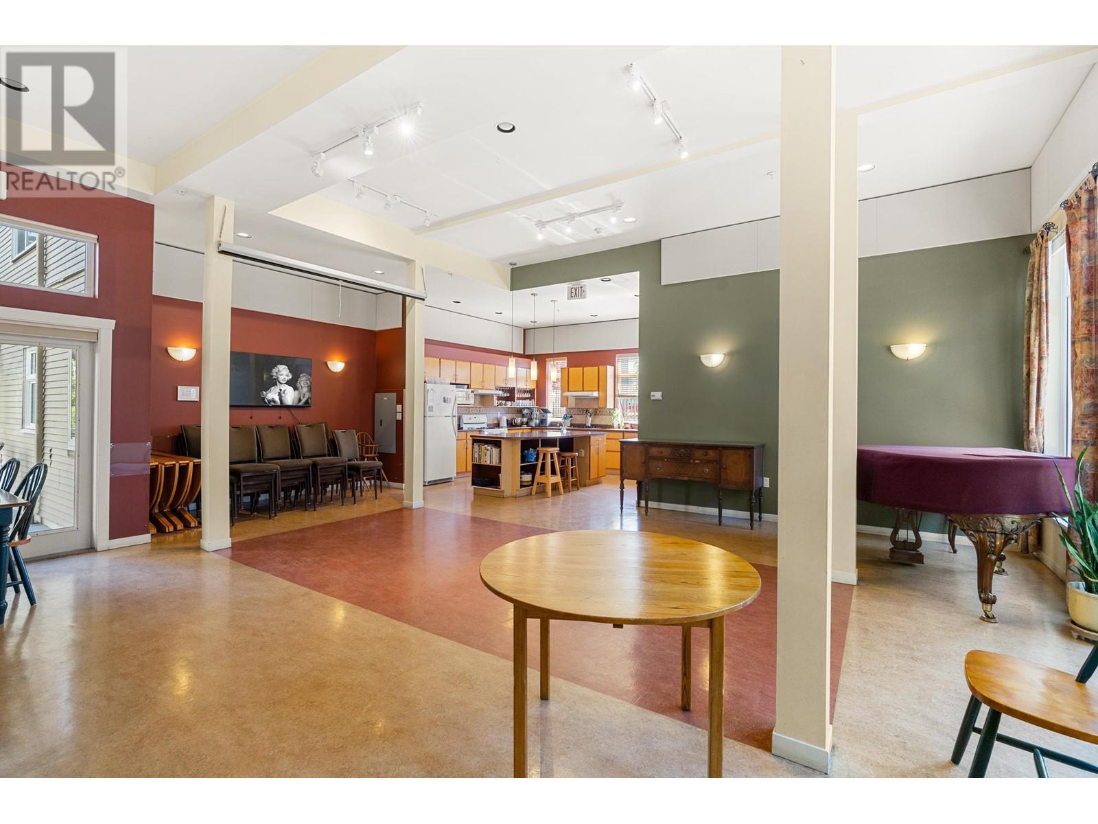 Listing Picture 22 of 31 : 201 4272 ALBERT STREET, Burnaby / 本拿比 - 魯藝地產 Yvonne Lu Group - MLS Medallion Club Member