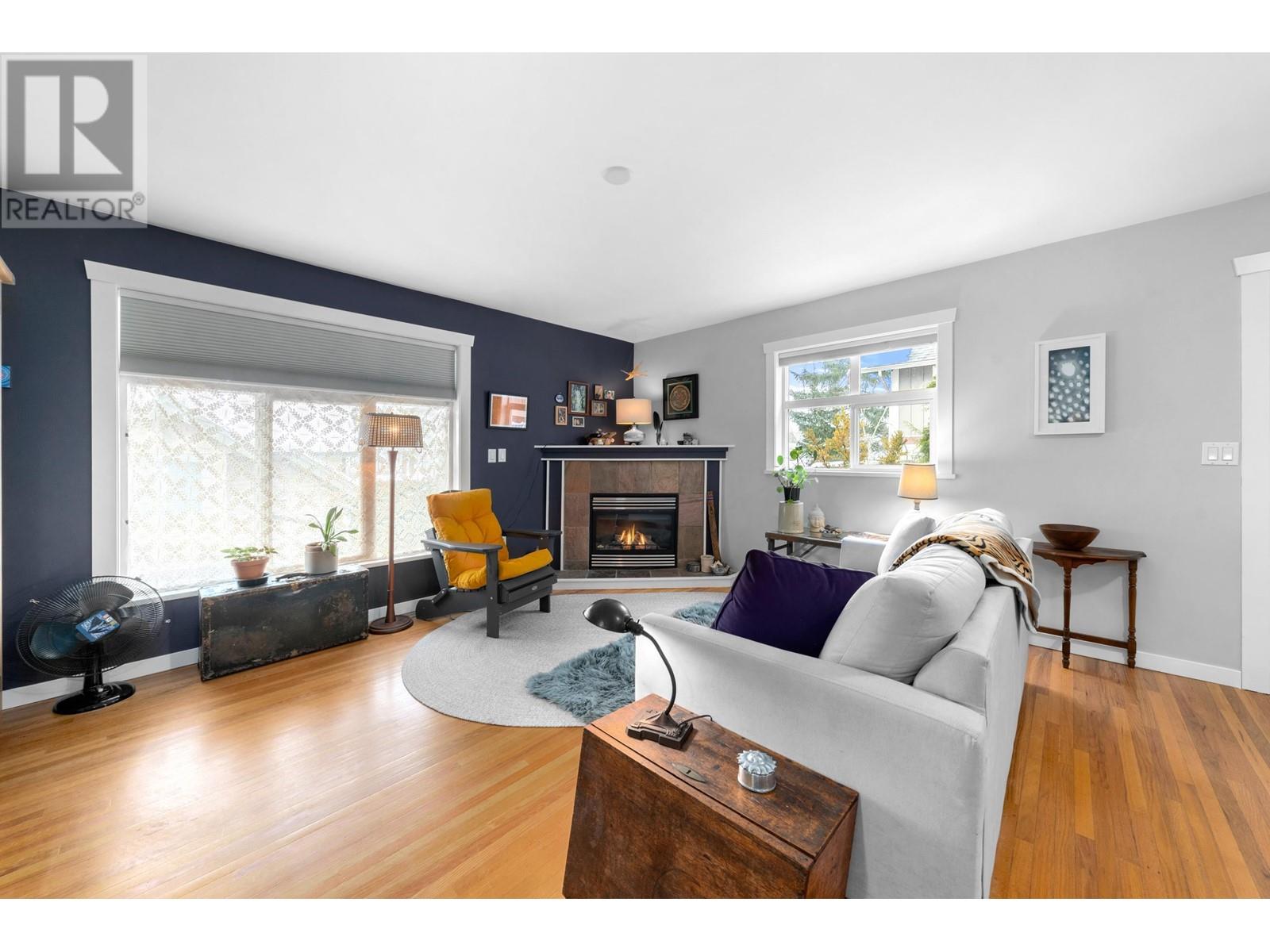 201 4272 ALBERT STREET, Burnaby