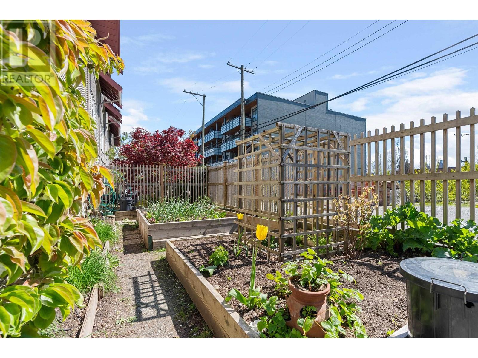 Listing Picture 29 of 31 : 201 4272 ALBERT STREET, Burnaby / 本拿比 - 魯藝地產 Yvonne Lu Group - MLS Medallion Club Member