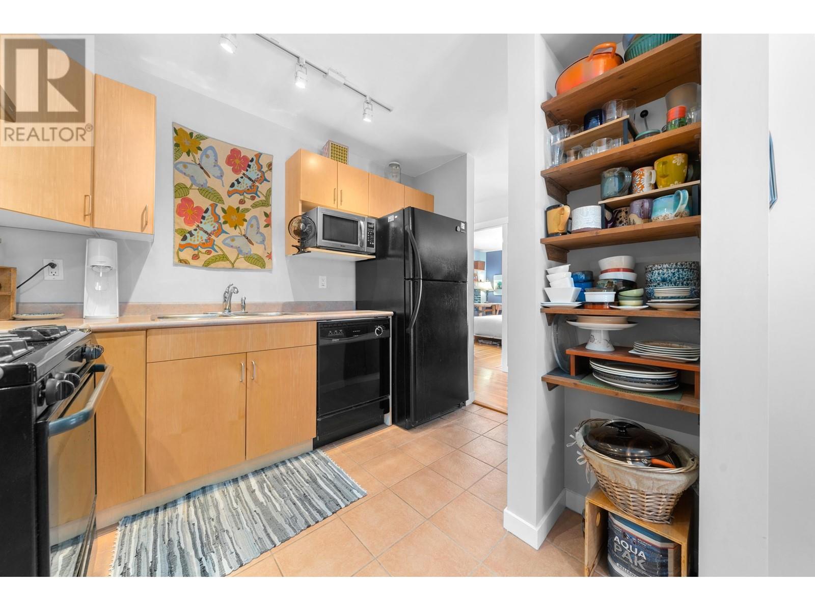 Listing Picture 10 of 31 : 201 4272 ALBERT STREET, Burnaby / 本拿比 - 魯藝地產 Yvonne Lu Group - MLS Medallion Club Member