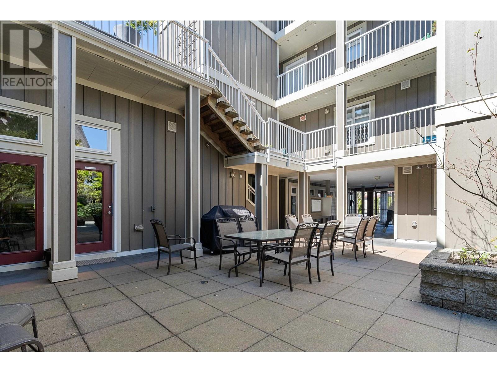 Listing Picture 21 of 31 : 201 4272 ALBERT STREET, Burnaby / 本拿比 - 魯藝地產 Yvonne Lu Group - MLS Medallion Club Member