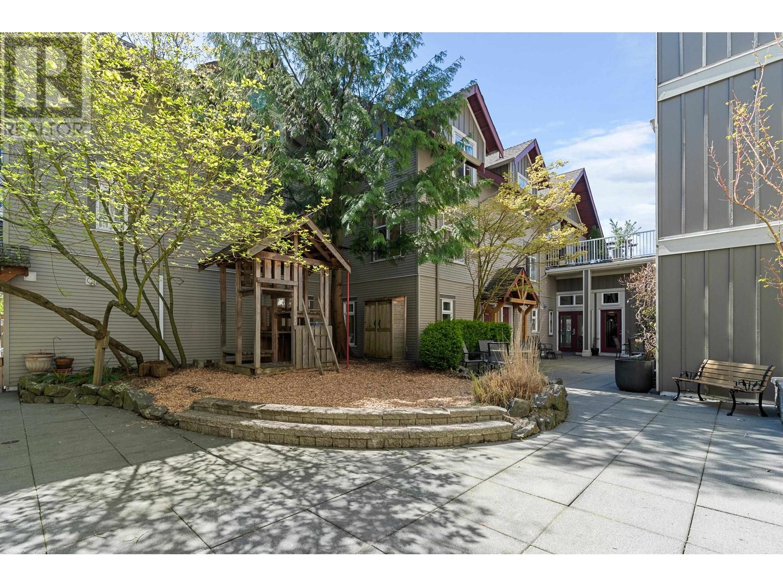 Listing Picture 20 of 31 : 201 4272 ALBERT STREET, Burnaby / 本拿比 - 魯藝地產 Yvonne Lu Group - MLS Medallion Club Member