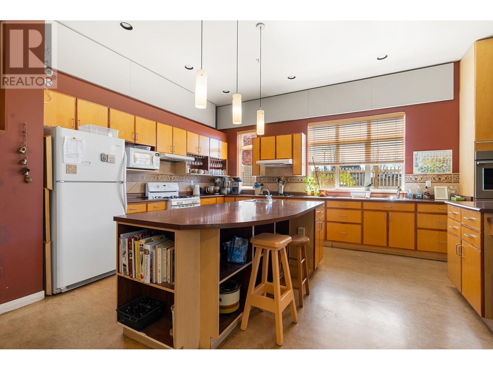 Listing Picture 23 of 31 : 201 4272 ALBERT STREET, Burnaby / 本拿比 - 魯藝地產 Yvonne Lu Group - MLS Medallion Club Member