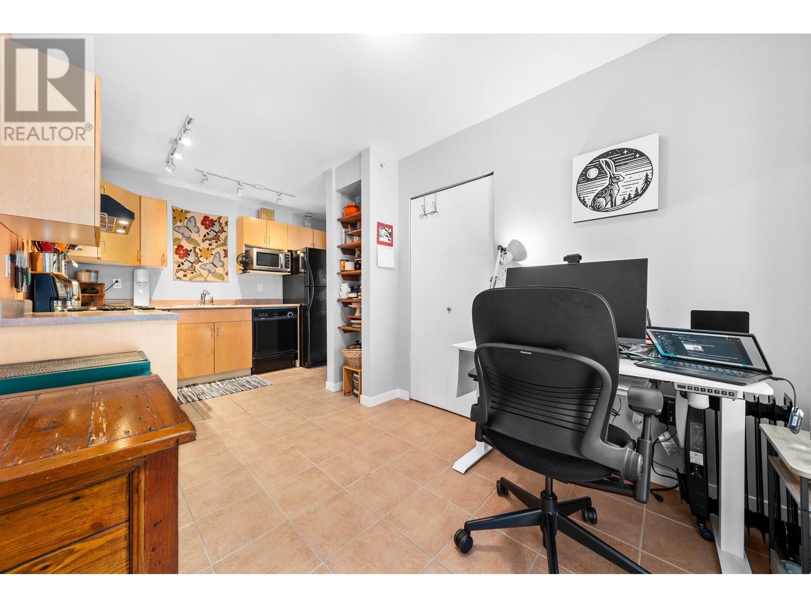 Listing Picture 12 of 31 : 201 4272 ALBERT STREET, Burnaby / 本拿比 - 魯藝地產 Yvonne Lu Group - MLS Medallion Club Member