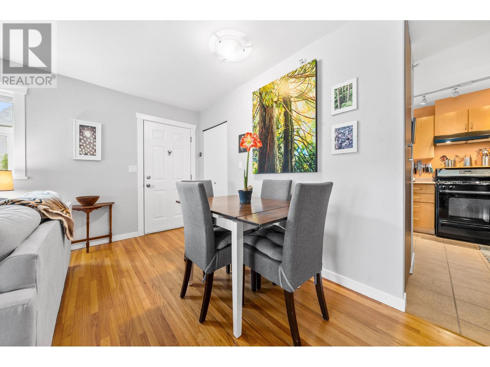 Listing Picture 8 of 31 : 201 4272 ALBERT STREET, Burnaby / 本拿比 - 魯藝地產 Yvonne Lu Group - MLS Medallion Club Member