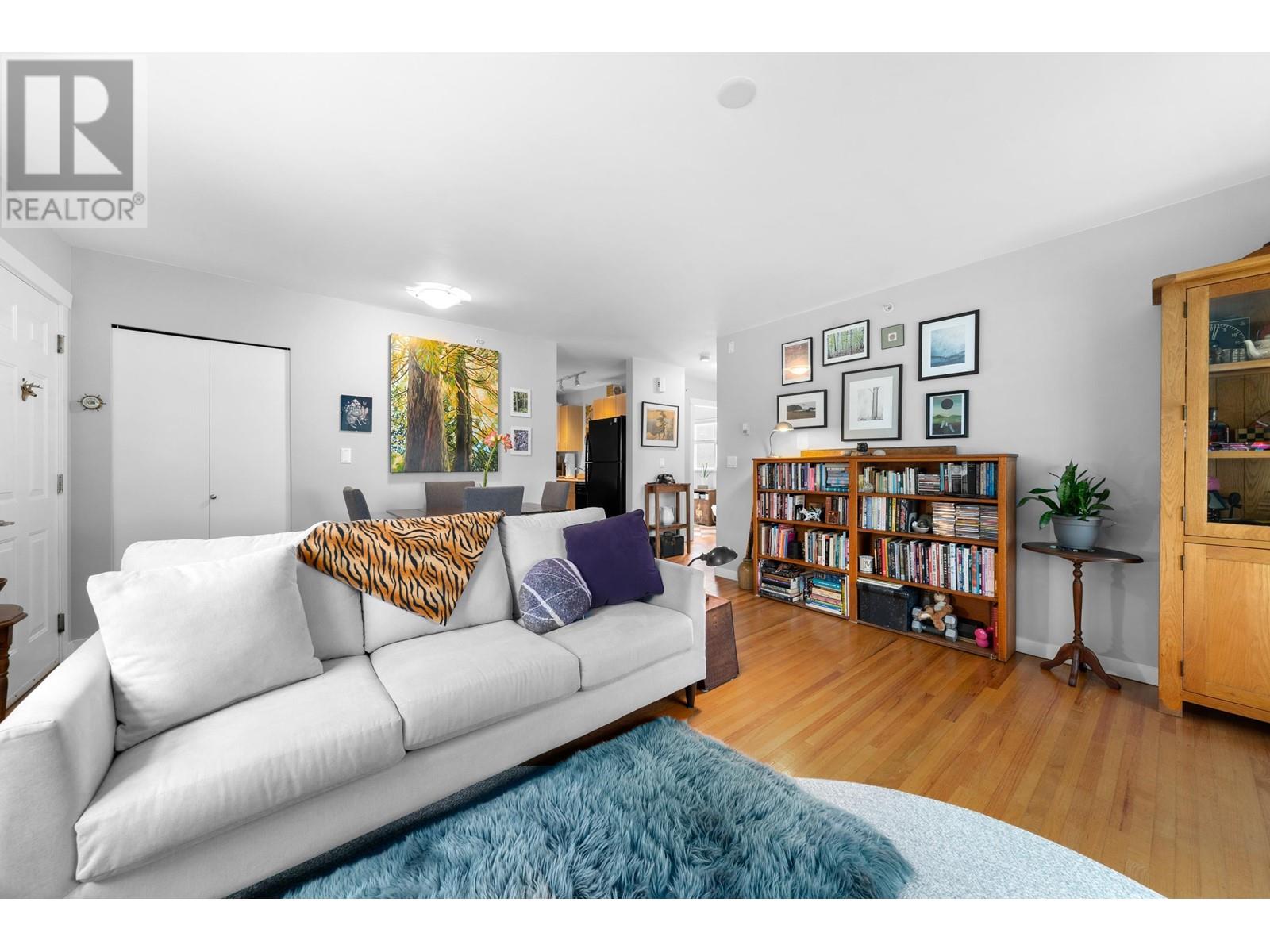 Listing Picture 3 of 31 : 201 4272 ALBERT STREET, Burnaby / 本拿比 - 魯藝地產 Yvonne Lu Group - MLS Medallion Club Member