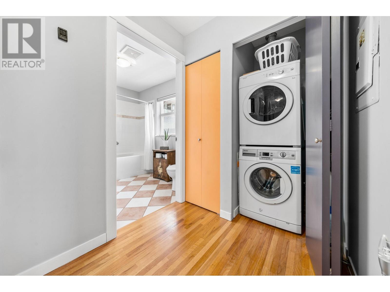 Listing Picture 16 of 31 : 201 4272 ALBERT STREET, Burnaby / 本拿比 - 魯藝地產 Yvonne Lu Group - MLS Medallion Club Member