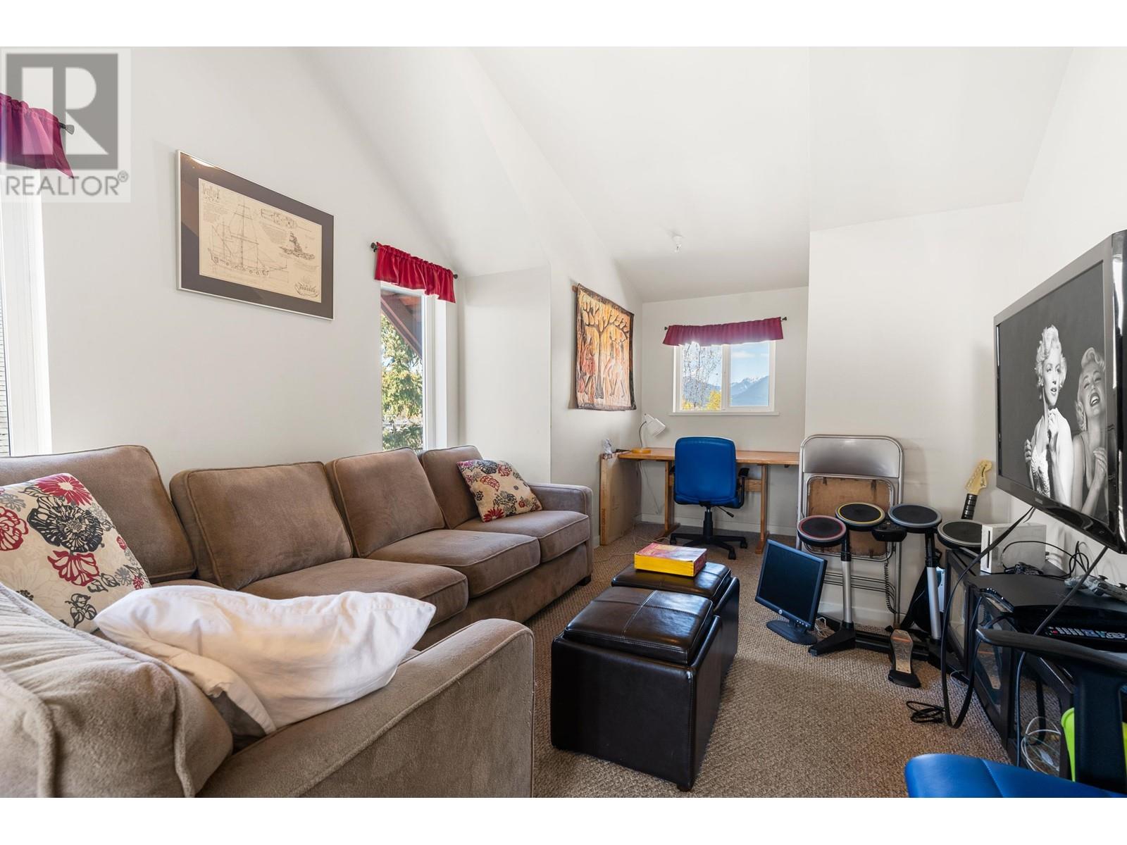 Listing Picture 26 of 31 : 201 4272 ALBERT STREET, Burnaby / 本拿比 - 魯藝地產 Yvonne Lu Group - MLS Medallion Club Member