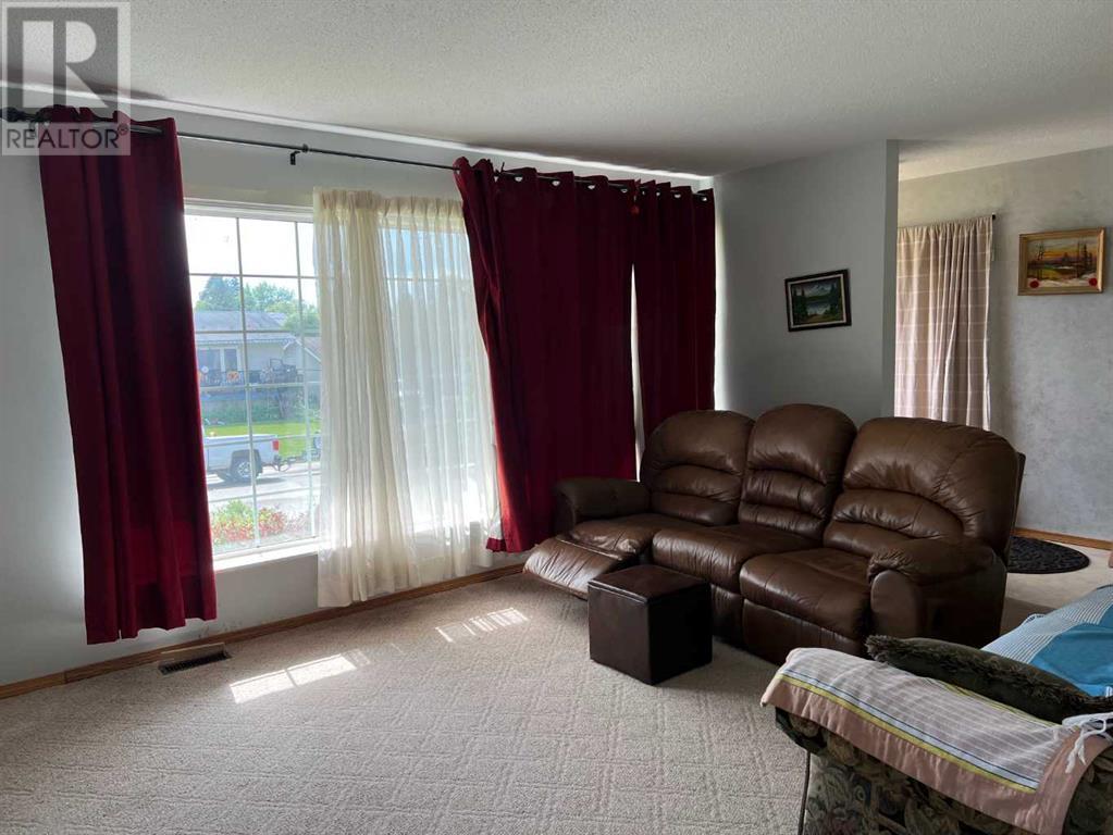 518 6 Avenue, Fox Creek, Alberta  T0H 1P0 - Photo 5 - A2188800