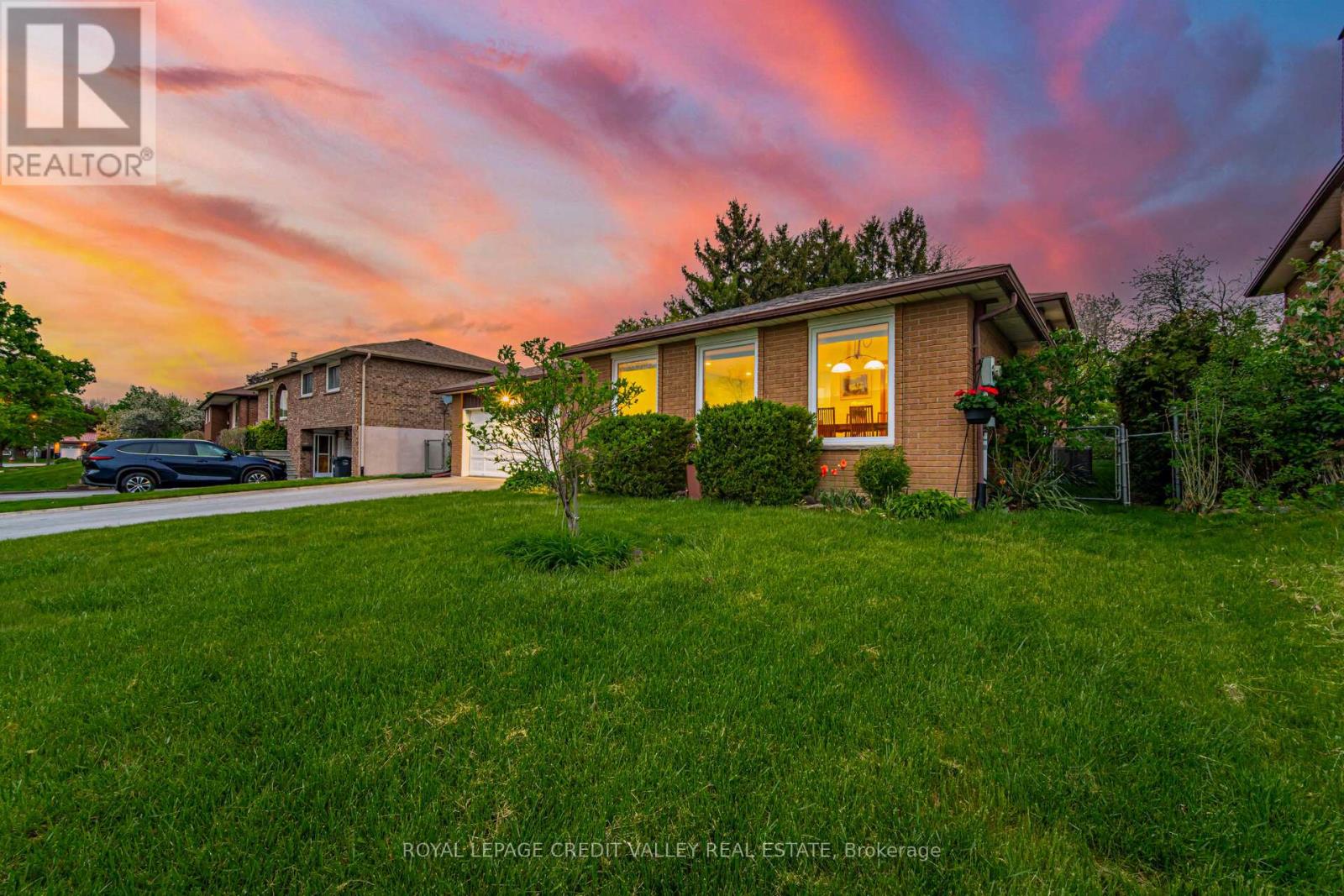 Property at 17 MEADOWLAND GATE image 2