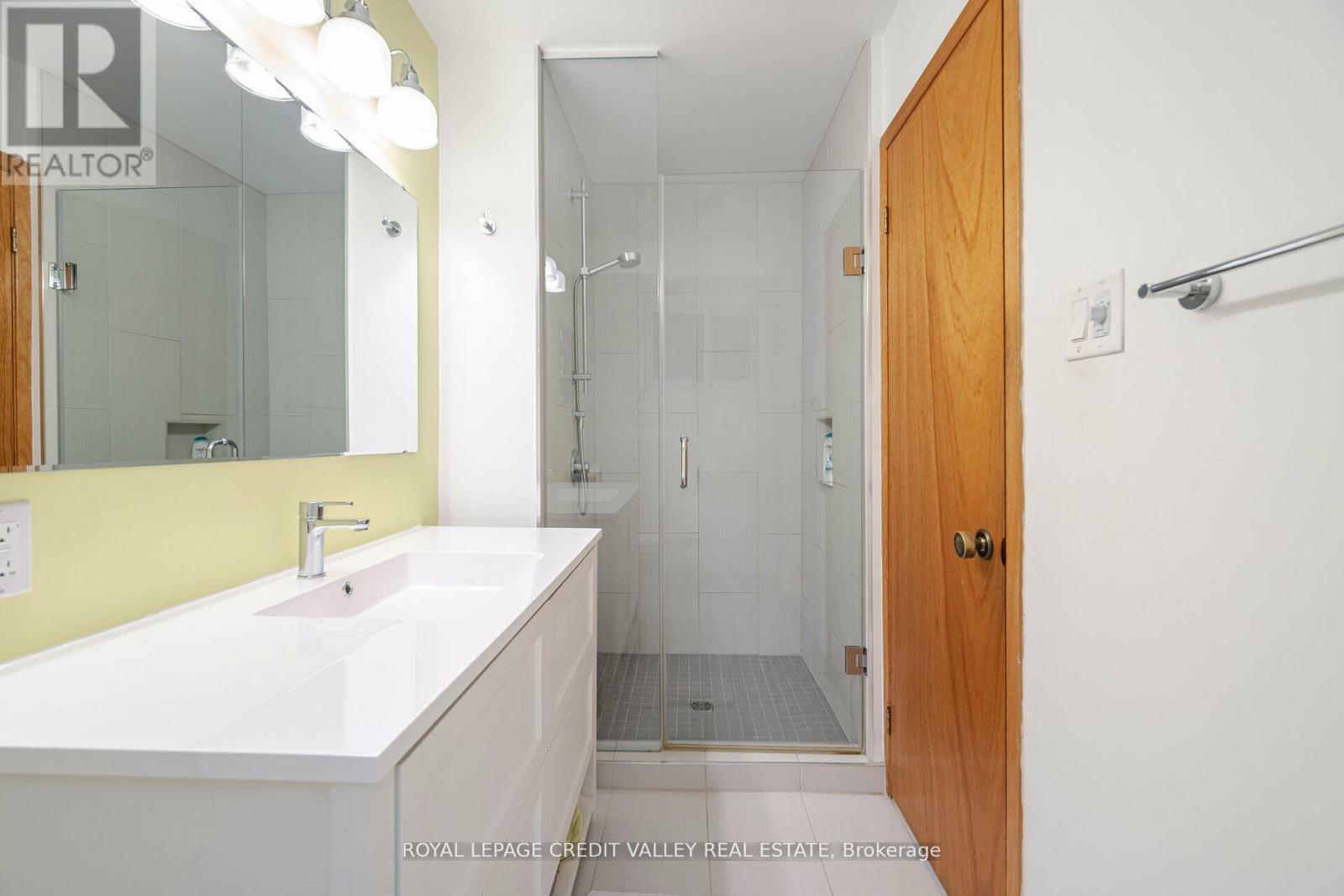17 Meadowland Gate, Brampton, Ontario  L6W 3N8 - Photo 28 - W11972172