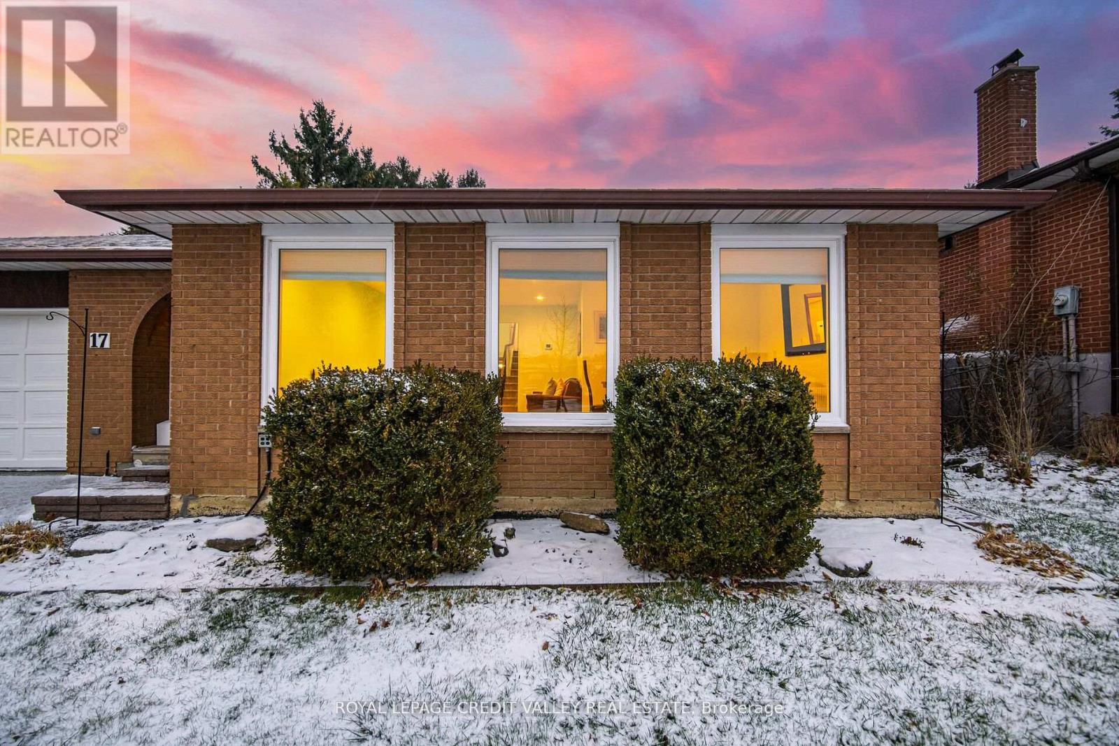 Property at 17 MEADOWLAND GATE image 3