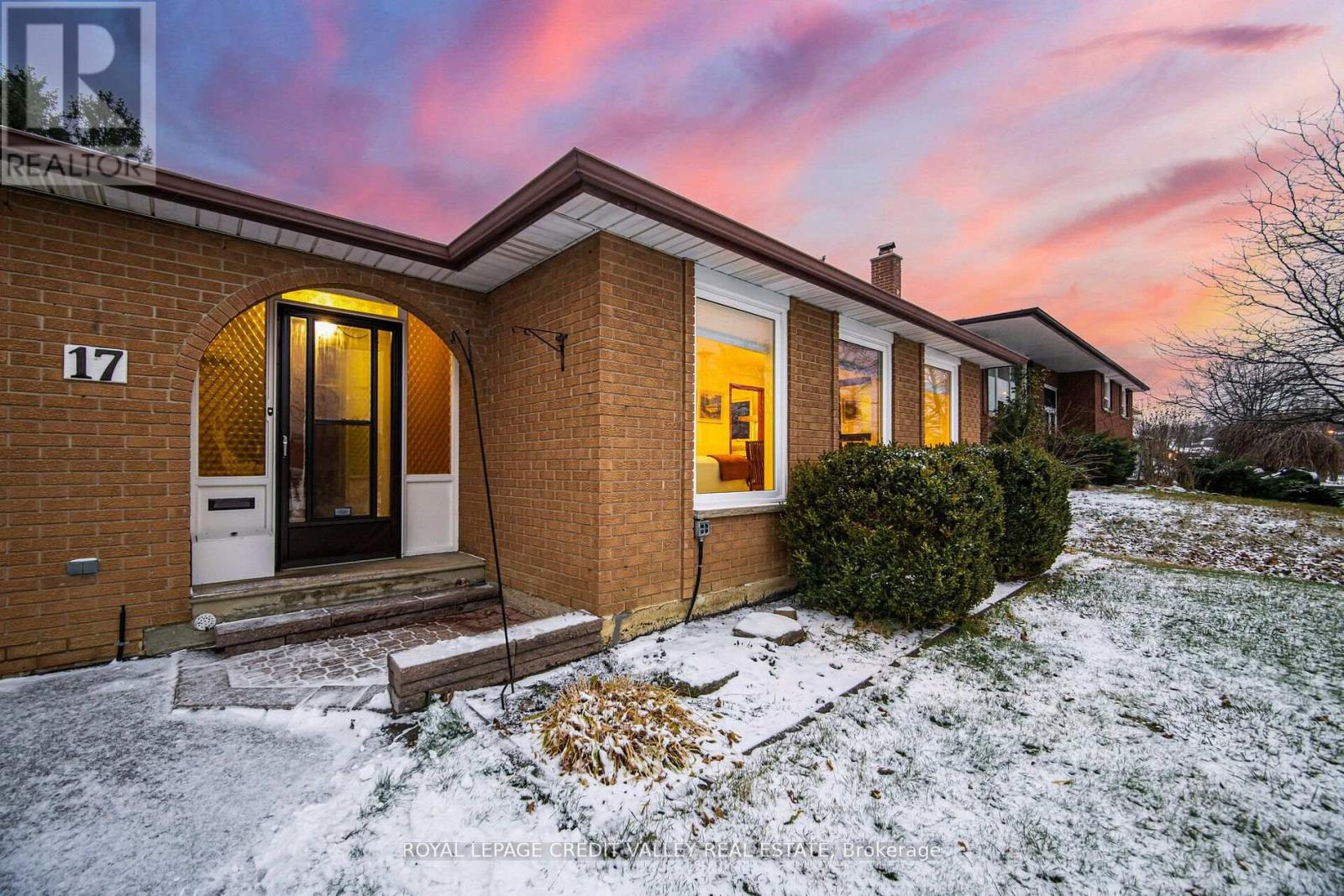 Property at 17 MEADOWLAND GATE image 4