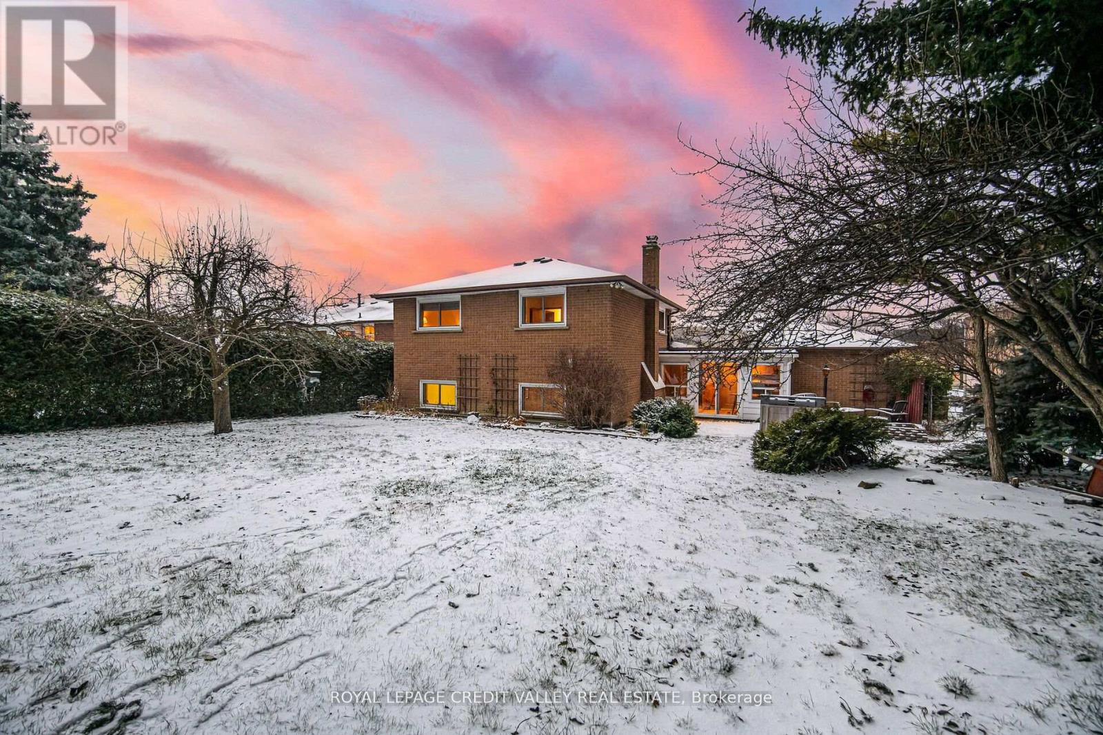 Property at 17 MEADOWLAND GATE image 5