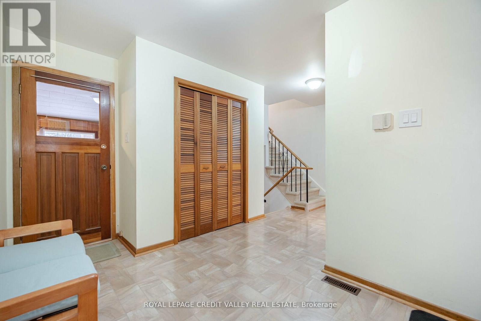 17 Meadowland Gate, Brampton, Ontario  L6W 3N8 - Photo 6 - W11972172