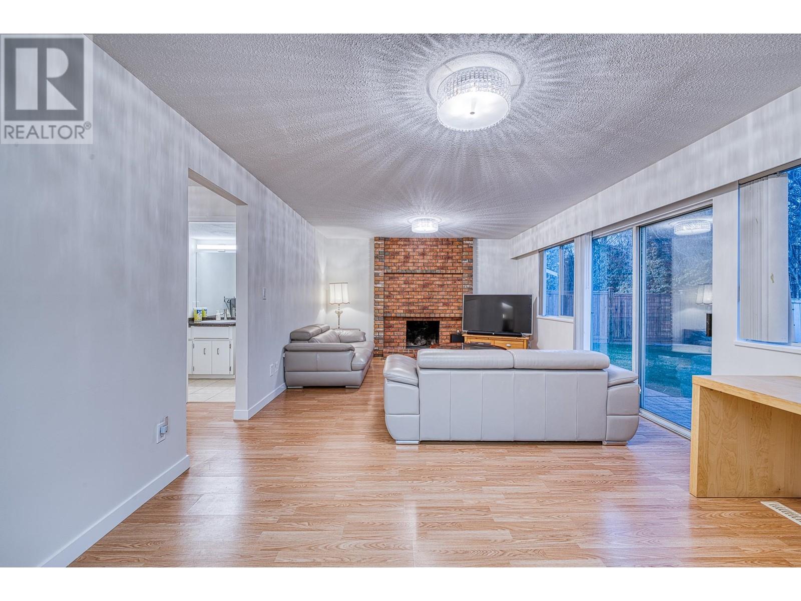 Listing Picture 23 of 31 : 5591 JASKOW DRIVE, Richmond / 烈治文 - 魯藝地產 Yvonne Lu Group - MLS Medallion Club Member