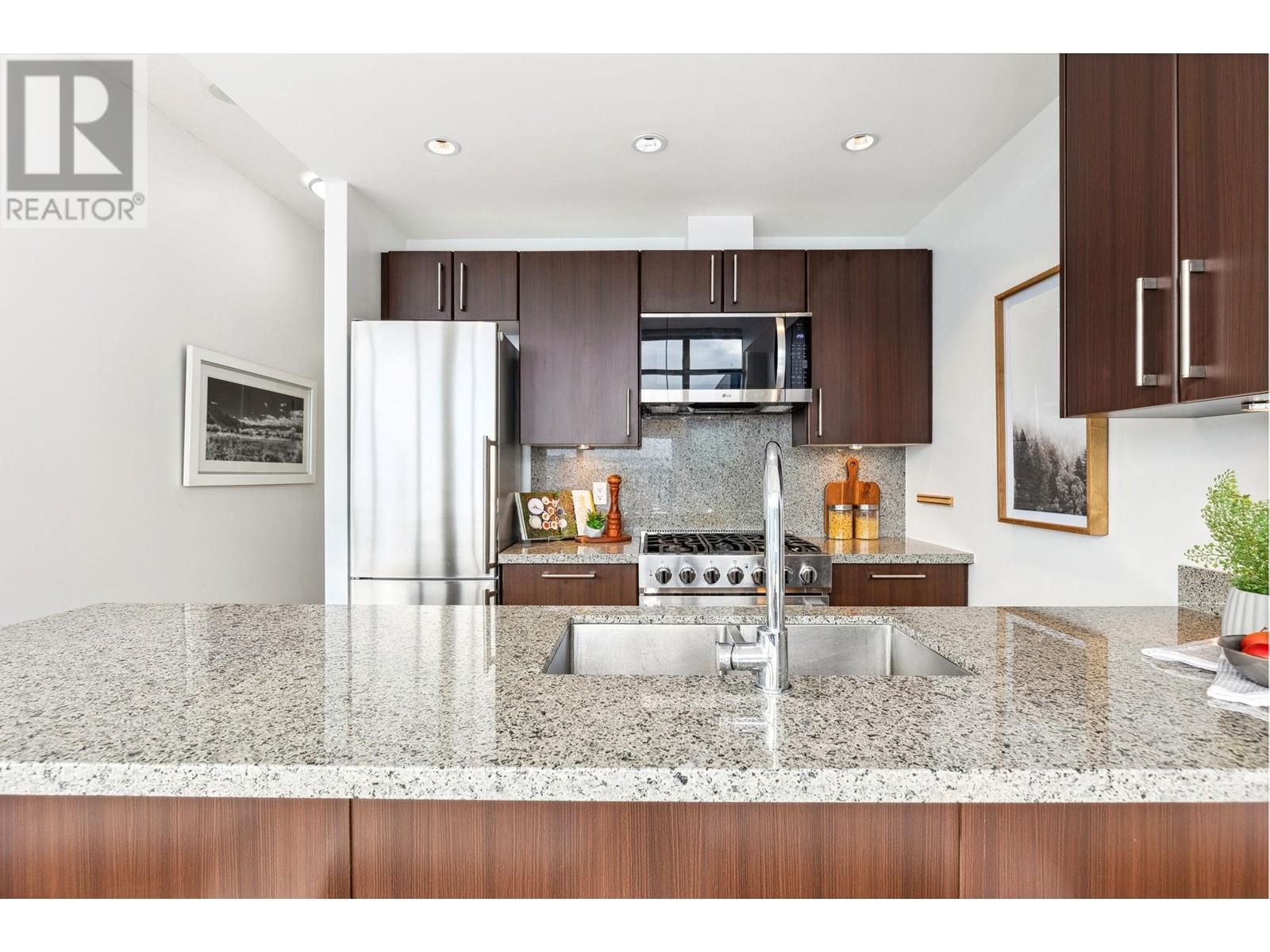 Listing Picture 19 of 39 : 1604 108 W 1ST AVENUE, Vancouver / 溫哥華 - 魯藝地產 Yvonne Lu Group - MLS Medallion Club Member