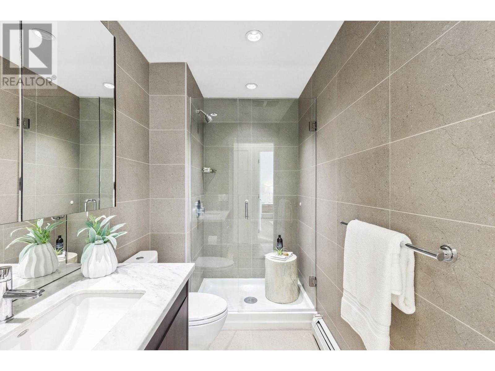 Listing Picture 24 of 39 : 1604 108 W 1ST AVENUE, Vancouver / 溫哥華 - 魯藝地產 Yvonne Lu Group - MLS Medallion Club Member