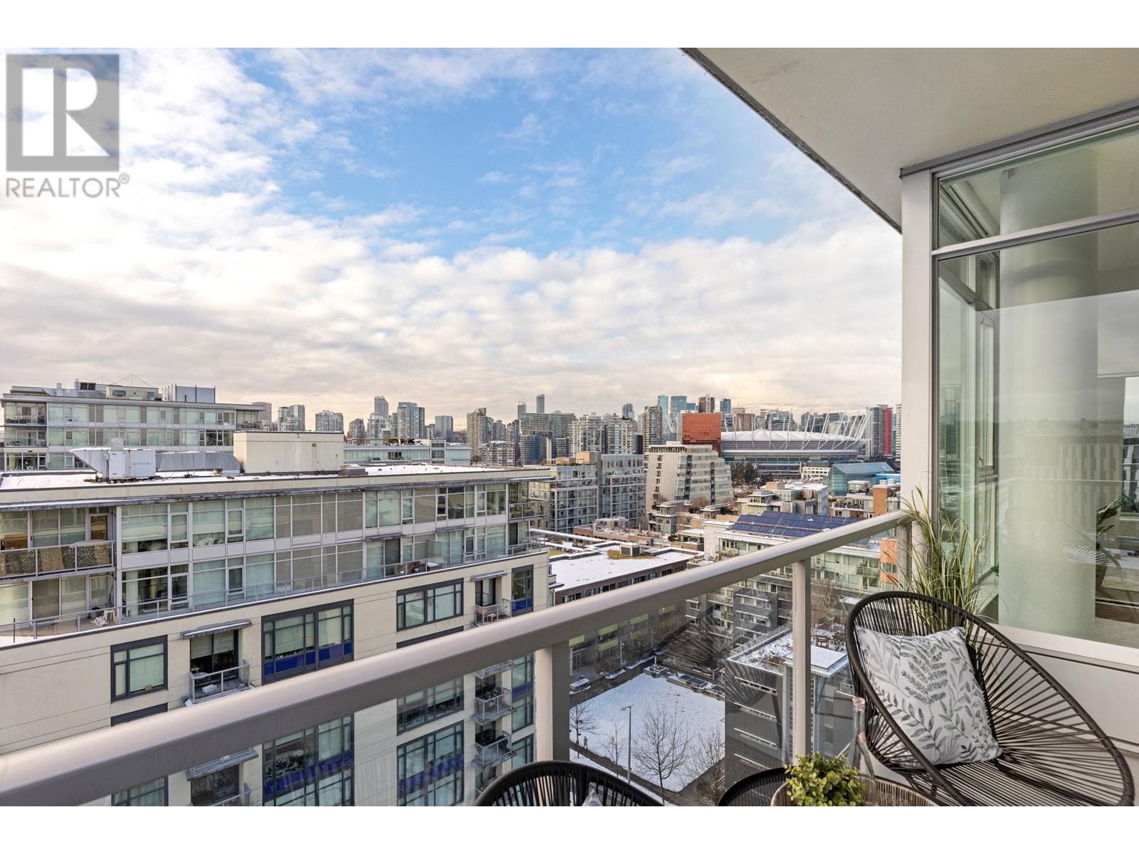 Listing Picture 30 of 39 : 1604 108 W 1ST AVENUE, Vancouver / 溫哥華 - 魯藝地產 Yvonne Lu Group - MLS Medallion Club Member