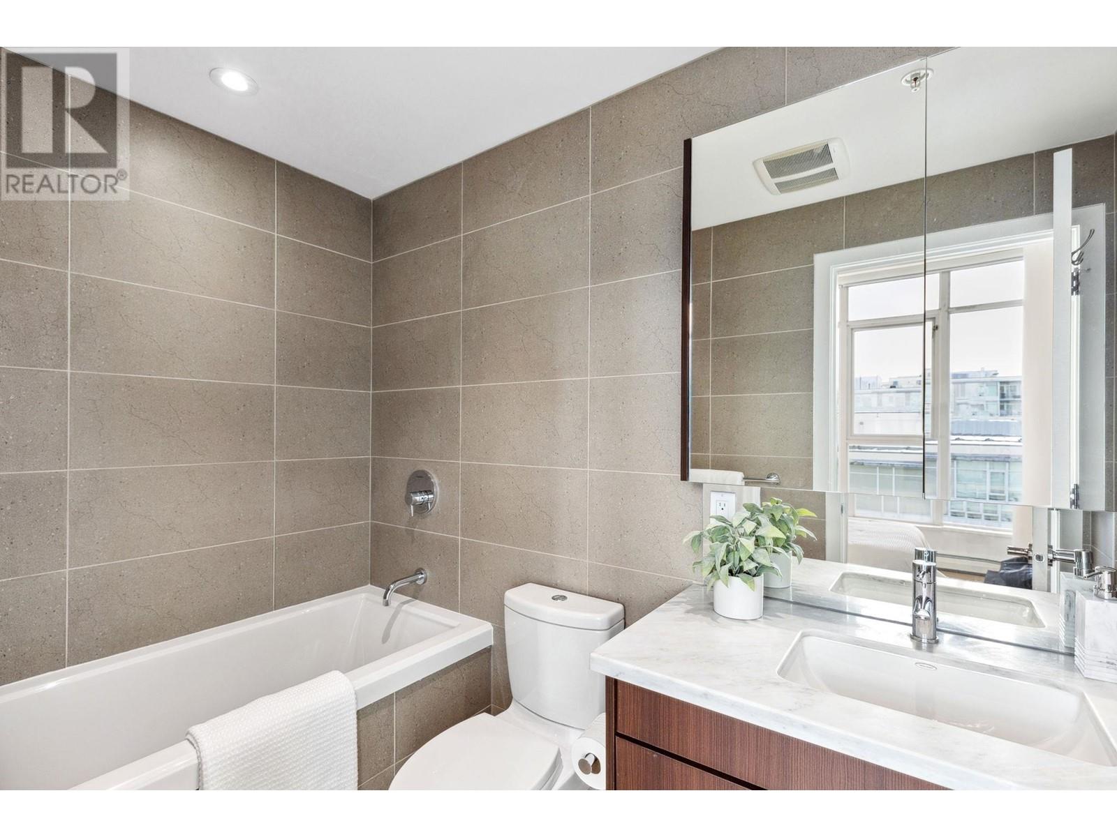 Listing Picture 25 of 39 : 1604 108 W 1ST AVENUE, Vancouver / 溫哥華 - 魯藝地產 Yvonne Lu Group - MLS Medallion Club Member