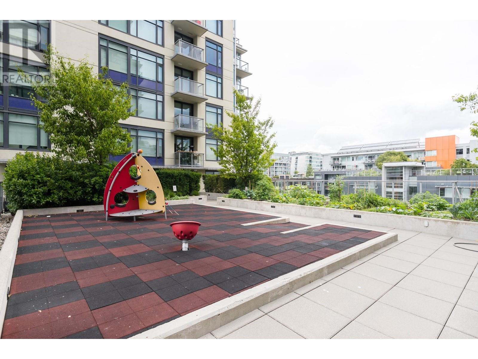 Listing Picture 36 of 39 : 1604 108 W 1ST AVENUE, Vancouver / 溫哥華 - 魯藝地產 Yvonne Lu Group - MLS Medallion Club Member