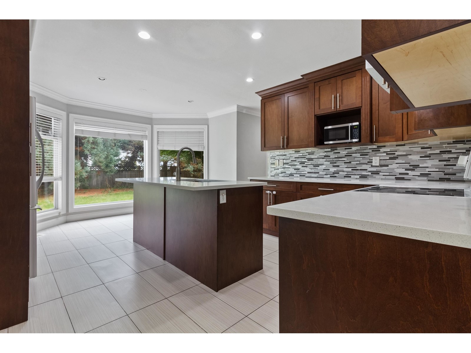 32120 Balfour Drive, Abbotsford, British Columbia  V2T 5C2 - Photo 11 - R2966437