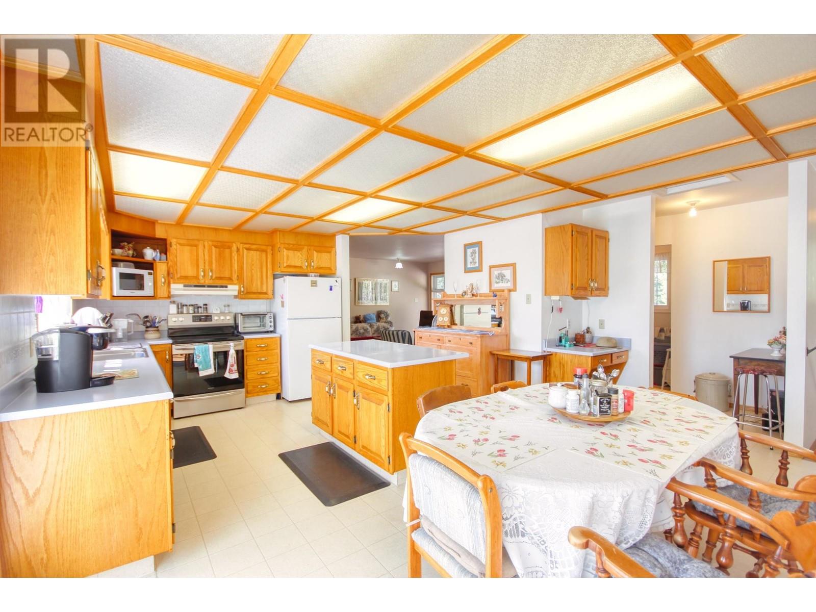 6835 Rosen Lake Road, Jaffray, British Columbia  V0B 1T0 - Photo 10 - 10335282