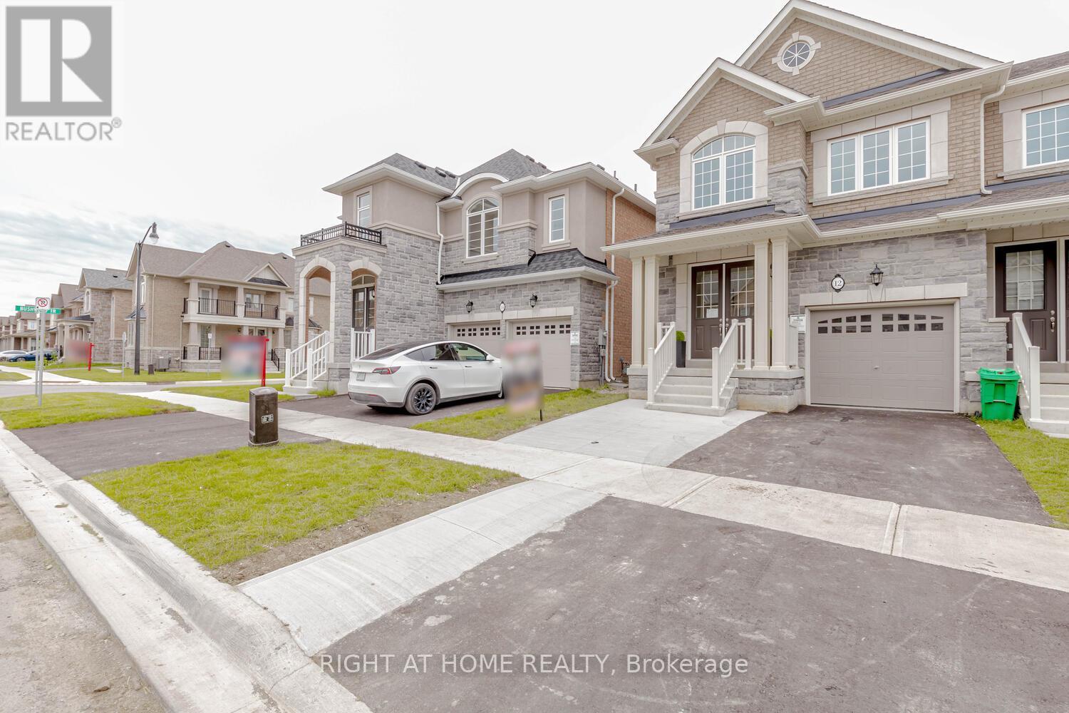 12 Donald Stewart Road, Brampton (Northwest Brampton), Ontario  L7A 5J8 - Photo 2 - W11972286