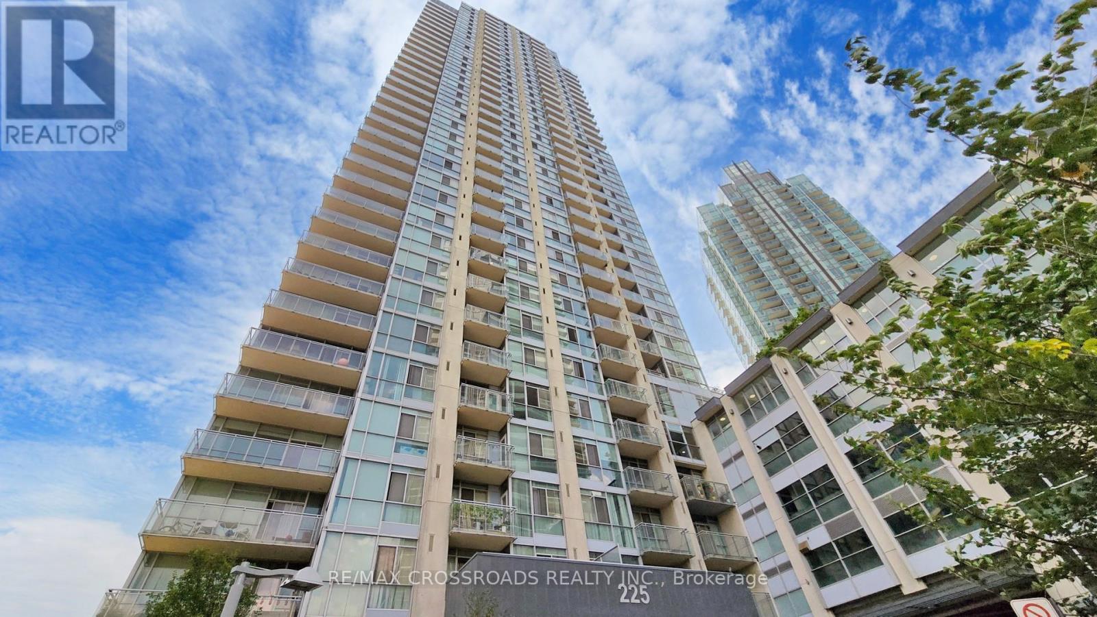 608 - 225 Webb Drive, Mississauga, Ontario  L5B 4P2 - Photo 2 - W11972333