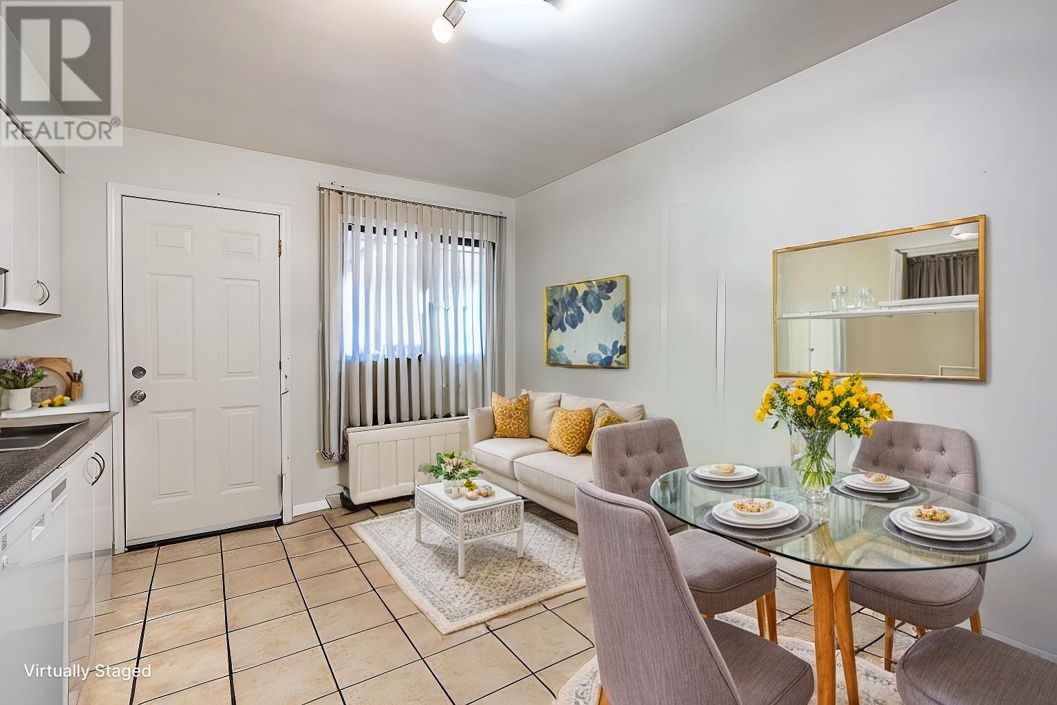 Listing Picture 2 of 30 : 3556 KNIGHT STREET, Vancouver / 溫哥華 - 魯藝地產 Yvonne Lu Group - MLS Medallion Club Member