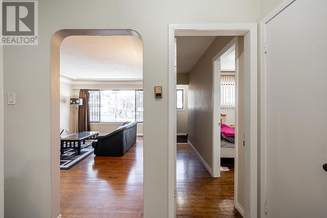 Listing Picture 8 of 30 : 3556 KNIGHT STREET, Vancouver / 溫哥華 - 魯藝地產 Yvonne Lu Group - MLS Medallion Club Member