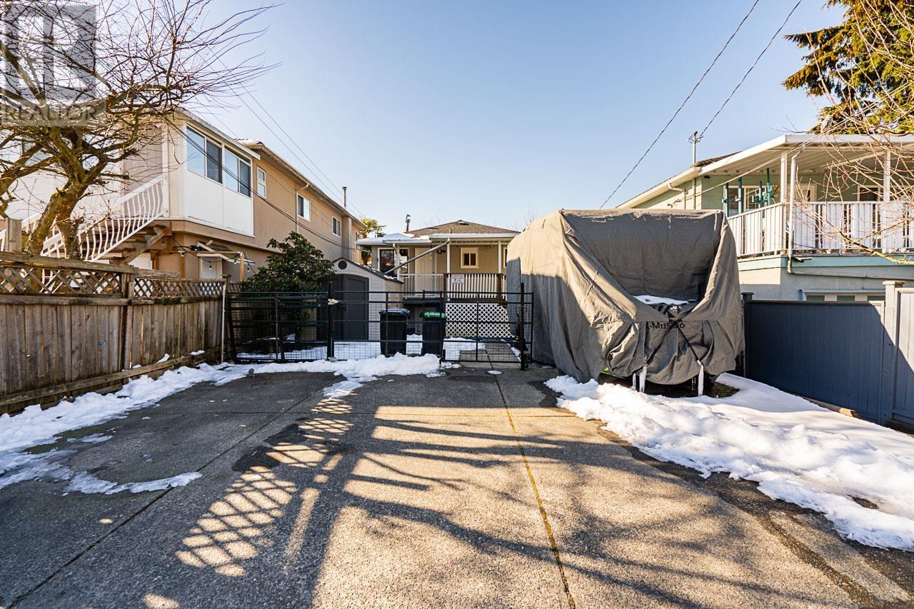 Listing Picture 29 of 30 : 3556 KNIGHT STREET, Vancouver / 溫哥華 - 魯藝地產 Yvonne Lu Group - MLS Medallion Club Member