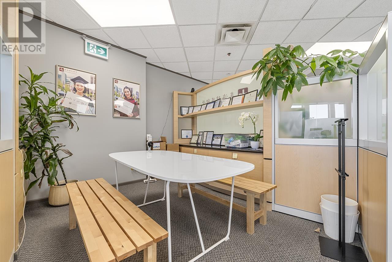 Listing Picture 3 of 21 : 401 4538 KINGSWAY, Burnaby / 本拿比 - 魯藝地產 Yvonne Lu Group - MLS Medallion Club Member