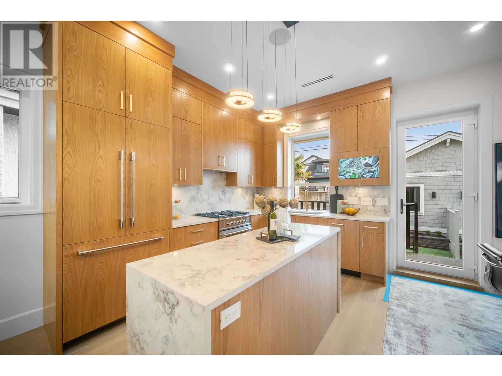 Listing Picture 6 of 29 : 6728 DUMFRIES STREET, Vancouver / 溫哥華 - 魯藝地產 Yvonne Lu Group - MLS Medallion Club Member