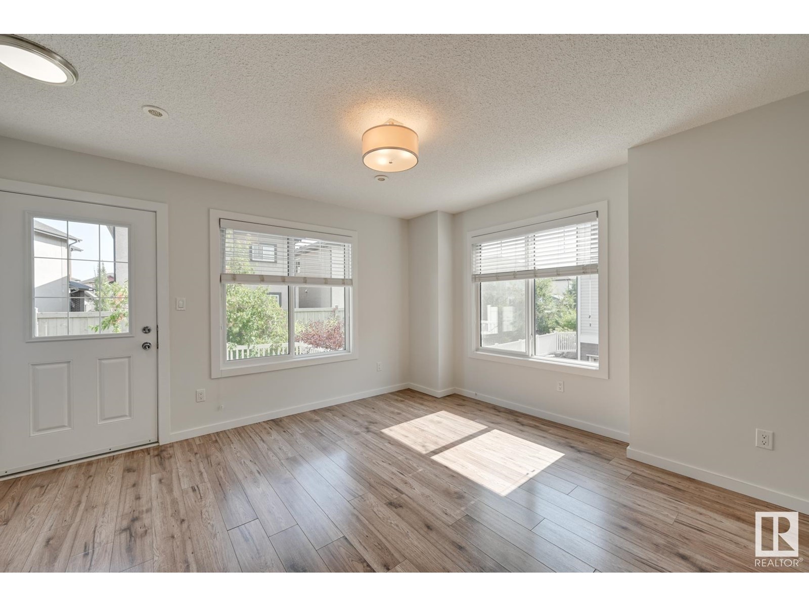 Property at #26 2215 24 ST NW image 4