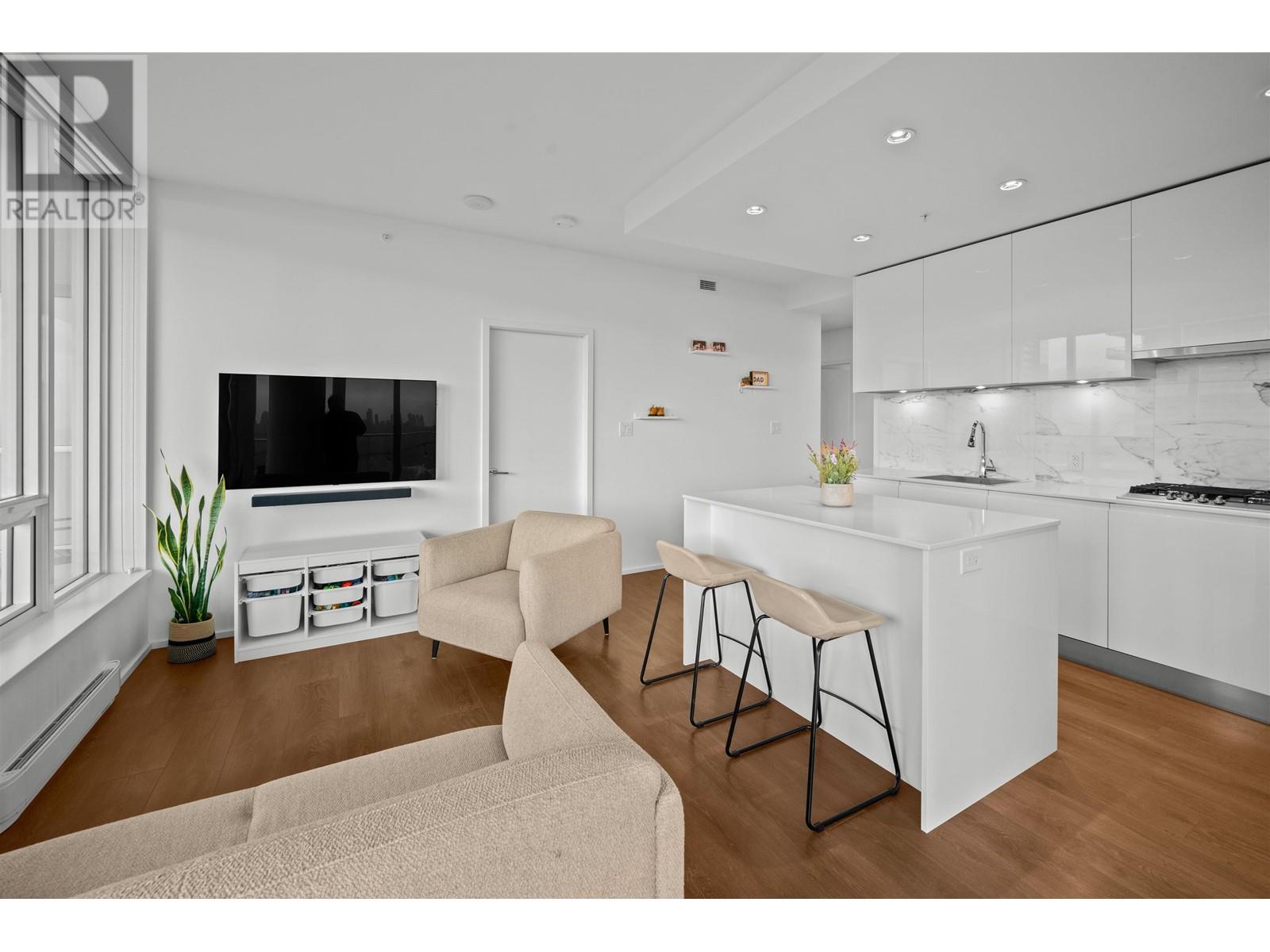 Listing Picture 3 of 40 : 4305 4650 BRENTWOOD BOULEVARD, Burnaby / 本拿比 - 魯藝地產 Yvonne Lu Group - MLS Medallion Club Member