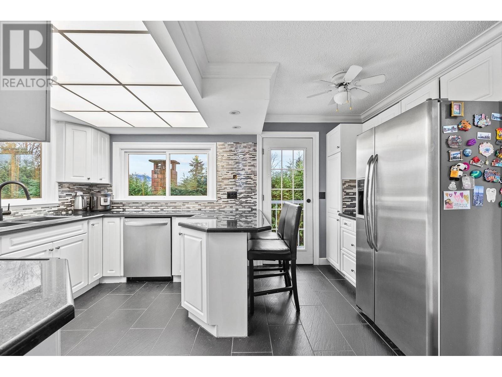 3222 Mariner Way, Coquitlam, British Columbia  V3C 4K7 - Photo 9 - R2963985