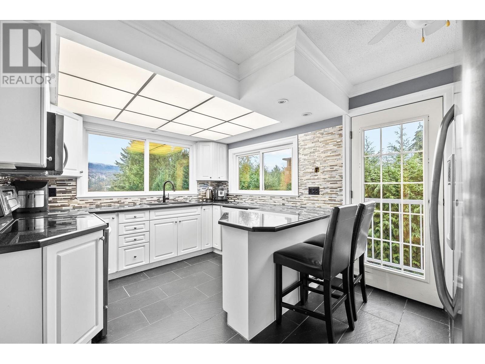 3222 Mariner Way, Coquitlam, British Columbia  V3C 4K7 - Photo 10 - R2963985